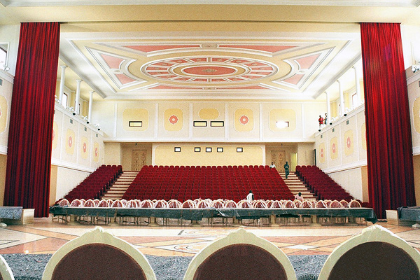 Конгресс-холл - Занавесы для разных залов | PERONI